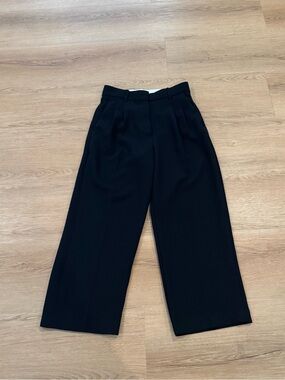 Aritzia Wilfred The Effortless Cropped Pant Black - Size 4